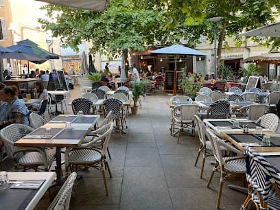 Le Caveau